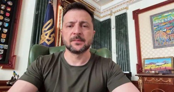 赢翻网配资 “史上首次”机器人俘虏了战俘？揭秘背后：乌有数百个秘密工坊，俄开发抗干扰无人机